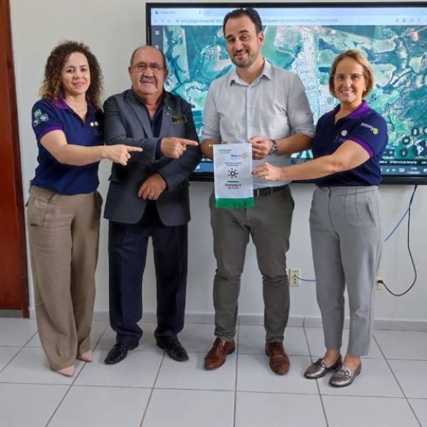 prefeito-mariano-kolankiewicz-recebe-governador-de-distrito-do-rotary-club (5).jpeg